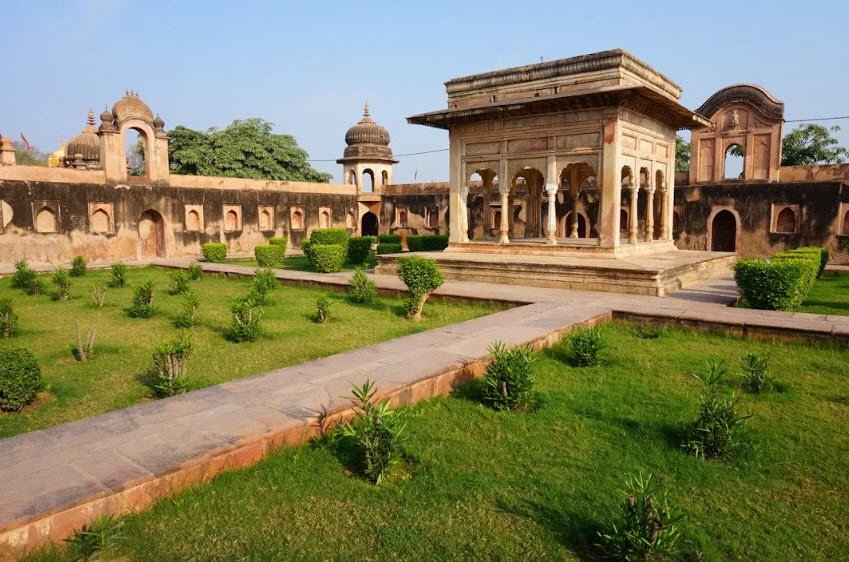 Cenotaph of Raja Gangadhar Rao, Jhansi, Uttar Pradesh - Vushii.com